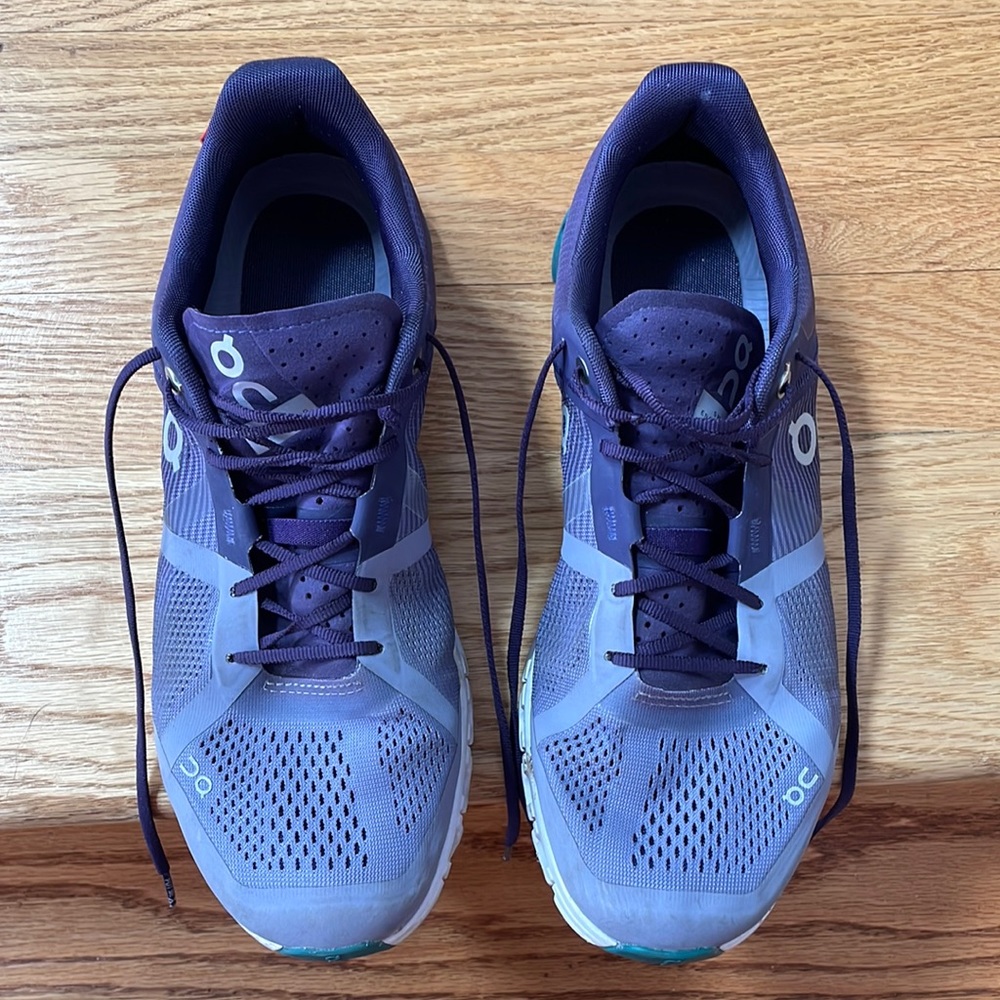 Excellent condition On Cloudflow in special edition violet and tide color